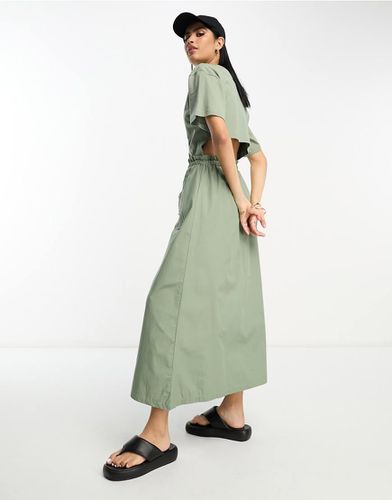 Vestito midi 2 in 1 con gonna cargo e t-shirt kaki con cuciture a contrasto - ASOS DESIGN - Modalova