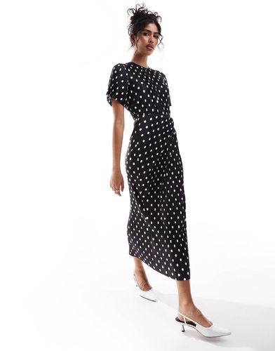 Vestito midi a maniche corte plissé con stampa a pois avorio e gonna con incrocio - ASOS DESIGN - Modalova