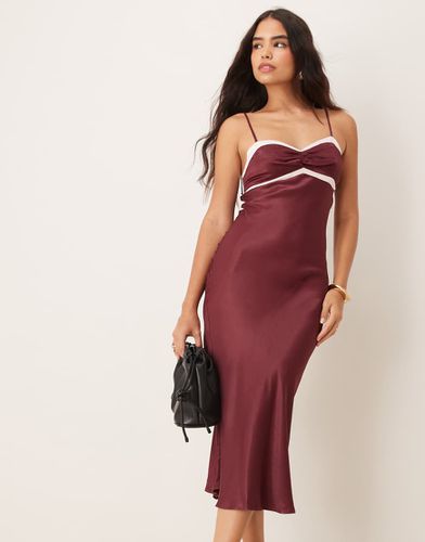 Vestito midi in raso color bordeaux con coppe sul busto a contrasto - ASOS DESIGN - Modalova