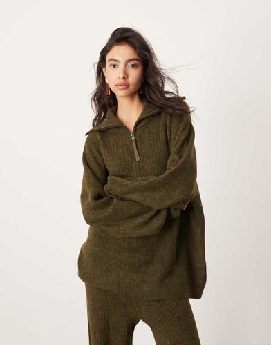 Maglione oversize kaki a coste con zip corta e colletto in coordinato - ASOS EDITION - Modalova