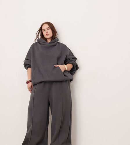 Curve - Joggers a fondo ampio antracite premium oversize pesanti con cuciture a vista - ASOS EDITION - Modalova