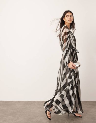 Vestito lungo in chiffon stretto in vita con stampa a righe bianche e nere - ASOS EDITION - Modalova