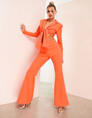 Pantaloni da abito a zampa arancioni - ASOS LUXE - Modalova