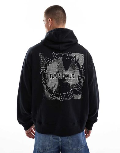 Felpa nera oversize con cappuccio e stampa grafica con mappa - Barbour International - Modalova