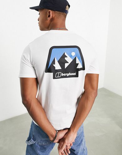French Pyrenees - T-shirt bianca con stampa di montagne sul retro - Berghaus - Modalova