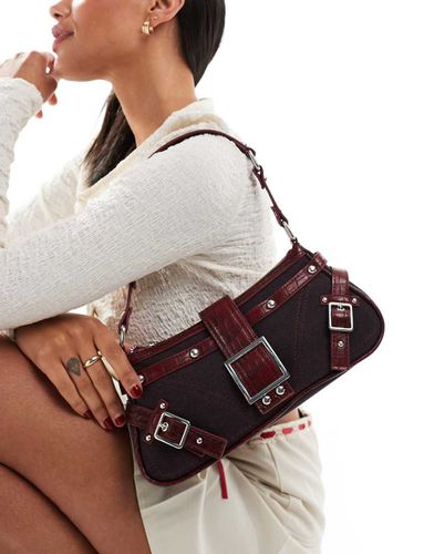 Borsa da spalla bordeaux con finiture in pelle sintetica - Bershka - Modalova