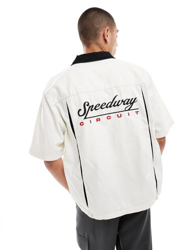 Camicia écru con stampa "Speedway" sul retro - Bershka - Modalova