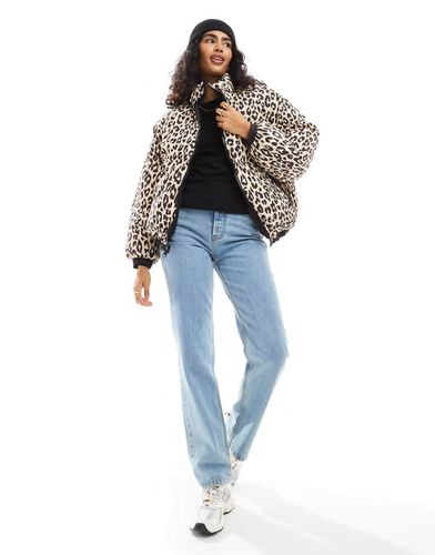 Giacca imbottita double-face nera e con stampa leopardata - Bershka - Modalova