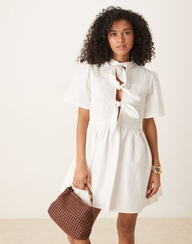 Robe babydoll courte avec nauds devant - Ghospell - Modalova