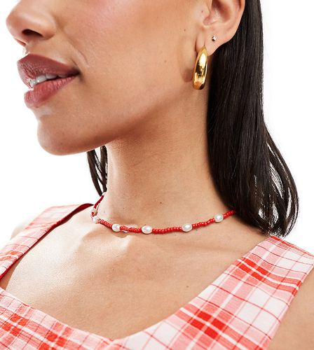 Collana rossa con perle e perline - DesignB London - Modalova