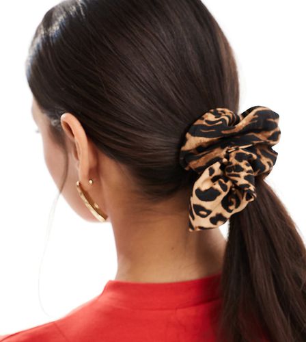 Elastico per capelli oversize con stampa leopardata - DesignB London - Modalova
