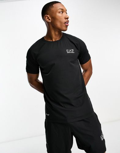 Emporio Armani - Active - Completo t-shirt e pantaloncini neri - EA7 - Modalova