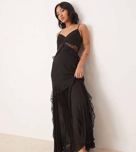 Robe longue et transparente avec volants en dentelle - Forever New Petite - Modalova