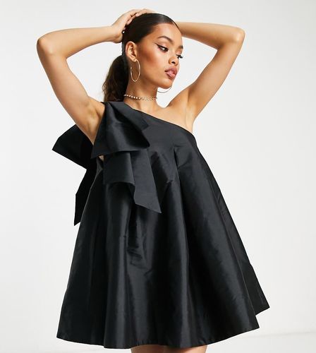 Vestito corto nero con fiocco sulle spalle - Forever New Petite - Modalova