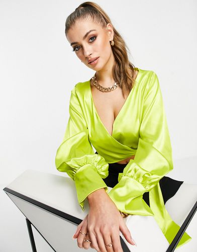 Blusa a portafoglio in raso color lime con maniche oversize a palloncino - Femme Luxe - Modalova