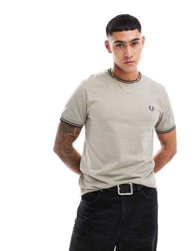 T-shirt chiaro con doppia riga - Fred Perry - Modalova