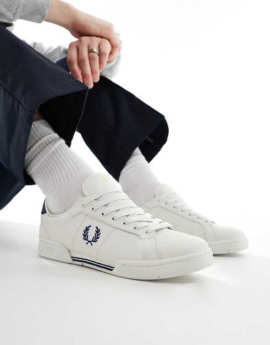 B722 - Sneakers in pelle bianche e blu - Fred Perry - Modalova