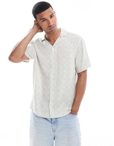 Camicia a maniche corte salvia in rayon testurizzato con stampa e colletto a rever - Hollister - Modalova