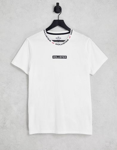 T-shirt colorblock nera e bianca con logo centrale e sul bordo - Hollister - Modalova