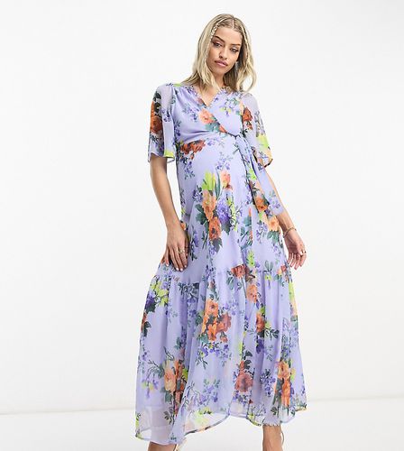 Vestito al polpaccio a portafoglio lilla a fiori con maniche con volant - Hope & Ivy Maternity - Modalova