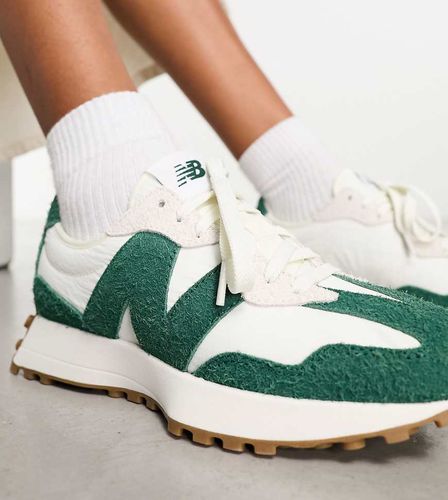 In esclusiva per ASOS - 327 - Sneakers bianche e verde pastello - New Balance - Modalova