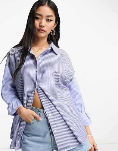 Camicia oversize a righe blu a contrasto - In The Style - Modalova