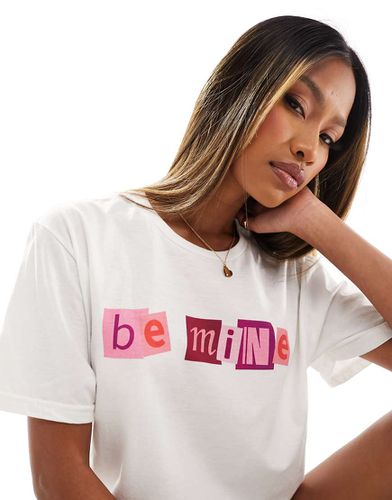 T-shirt bianca con scritta "Be Mine" - In The Style - Modalova