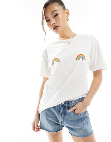 T-shirt bianca con stampa grafica arcobaleno - In The Style - Modalova