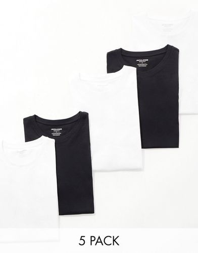 Confezione da 5 T-shirt taglio lungo con orlo arrotondato nera e bianca - Jack & Jones - Modalova