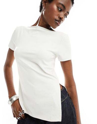 T-shirt taglio lungo color crema con maniche ad aletta e spacco laterale - ONLY - Modalova