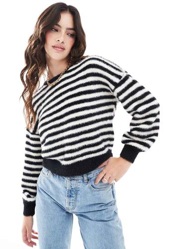 Maglione soffice e bianco a righe - ONLY - Modalova