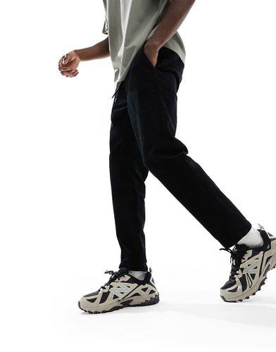 Pantaloni affusolati corti con vita elasticizzata neri a coste - ONLY & SONS - Modalova
