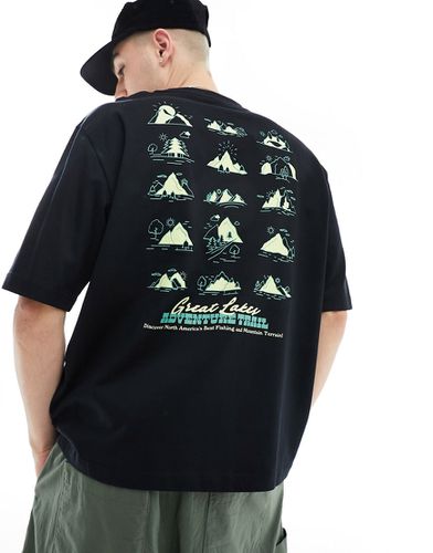 T-shirt oversize nera con stampa di montagne piccole sul retro - ONLY & SONS - Modalova