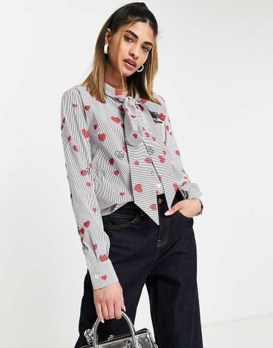 Blusa con cuori e allacciatura al collo - Love Moschino - Modalova
