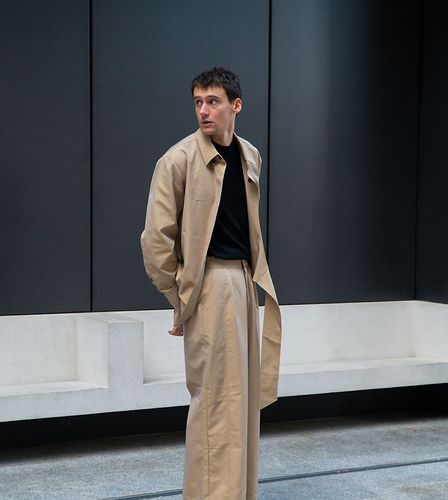 X Isaac Hudson - Pantaloni a fondo ampio beige con risvolto in coordinato - Labelrail - Modalova