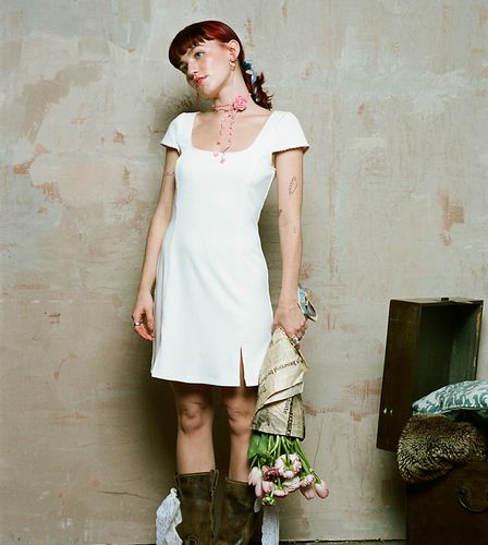X Lara Adkins - Vestito corto color crema con scollo squadrato e dettaglio con rose - Labelrail - Modalova
