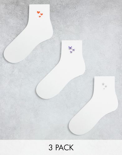 Confezione da 3 paia di calzini bianchi con motivi ricamati multicolore - Monki - Modalova