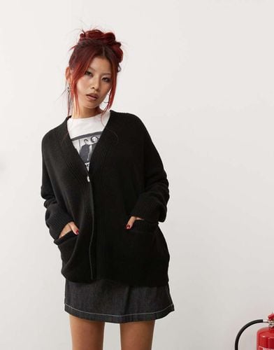 Cardigan oversize in maglia con bottoni sul davanti - Monki - Modalova