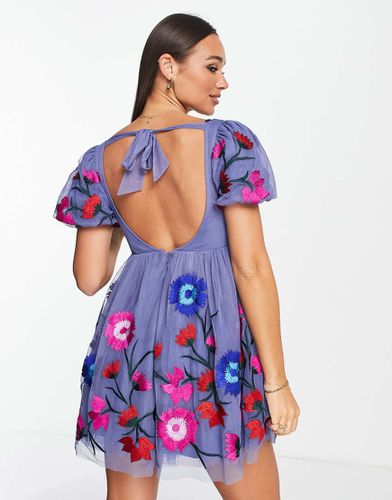 Vestito corto con ricamo floreale e allacciatura sul retro - Maya - Modalova