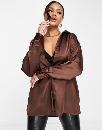 Camicia in raso oversize color cioccolato - Missguided - Modalova