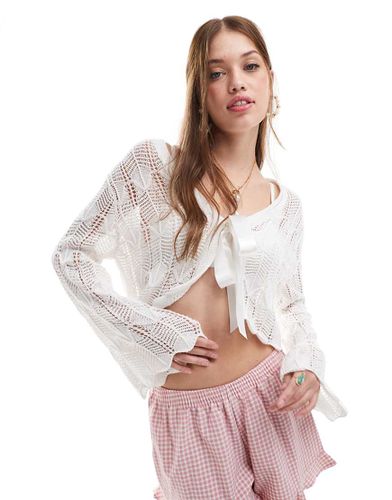 Cardigan color crema all'uncinetto con nastro allacciato sul davanti - Miss Selfridge - Modalova