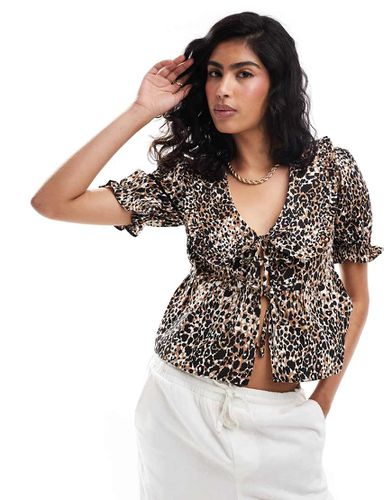 Blusa in popeline con stampa leopardata e colletto - Miss Selfridge - Modalova