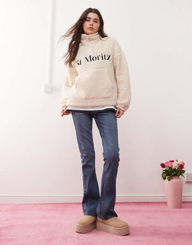 Jeans a zampa lavaggio indaco con tasche a forma di cuore - Miss Selfridge - Modalova