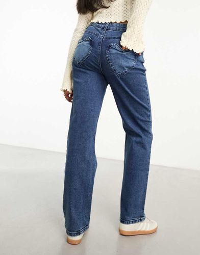 Jeans dritti lavaggio indaco con tasca a cuore - Miss Selfridge - Modalova