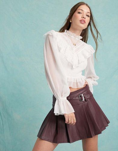 Minigonna stile kilt in pelle sintetica bordeaux con fibbie - Miss Selfridge - Modalova