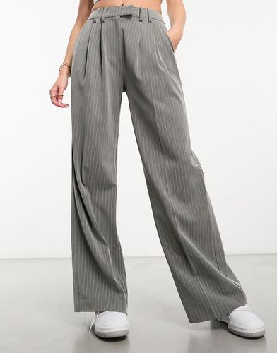 Pantaloni extra larghi a fondo ampio chiaro gessato con fascia estesa sul girovita - Miss Selfridge - Modalova