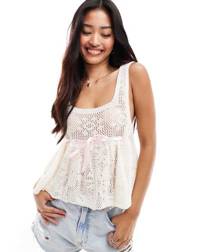 Top in maglia con fiocco e peplo - Miss Selfridge - Modalova