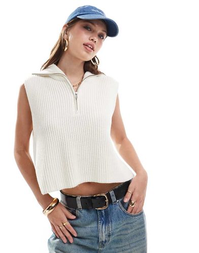 Top senza maniche in maglia crema con zip corta - Miss Selfridge - Modalova