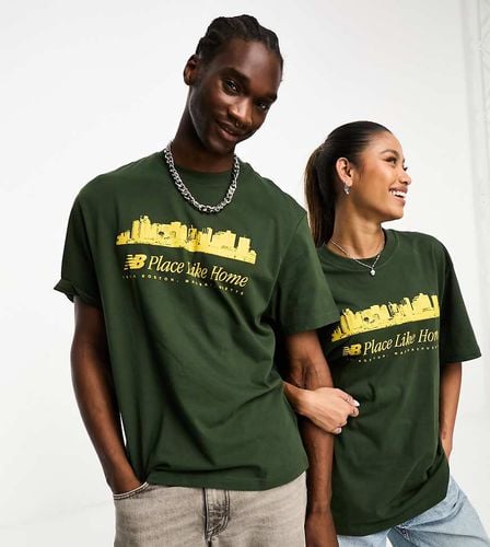 NB Place Like Home - T-shirt unisex oversize scuro e senape - In esclusiva per ASOS - New Balance - Modalova