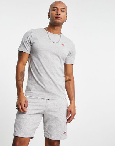T-shirt con logo piccolo grigia - New Balance - Modalova